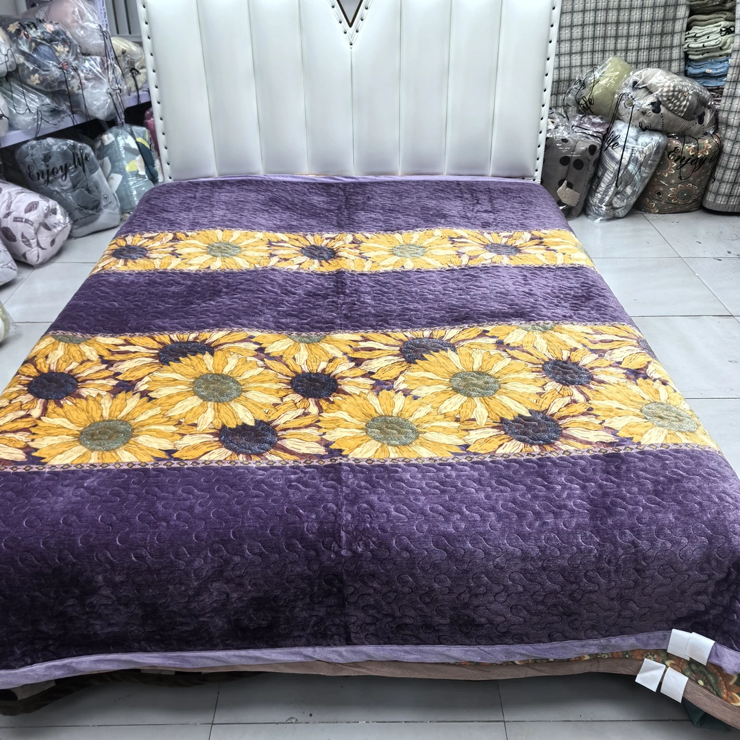 牛奶绒宽边床盖《紫色向日葵》2米✕2.3米