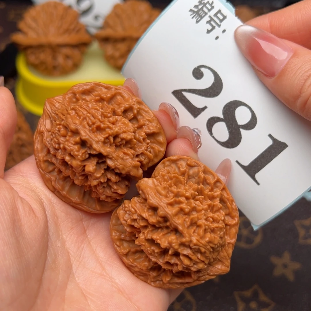 文玩核桃把件4.3满天星281