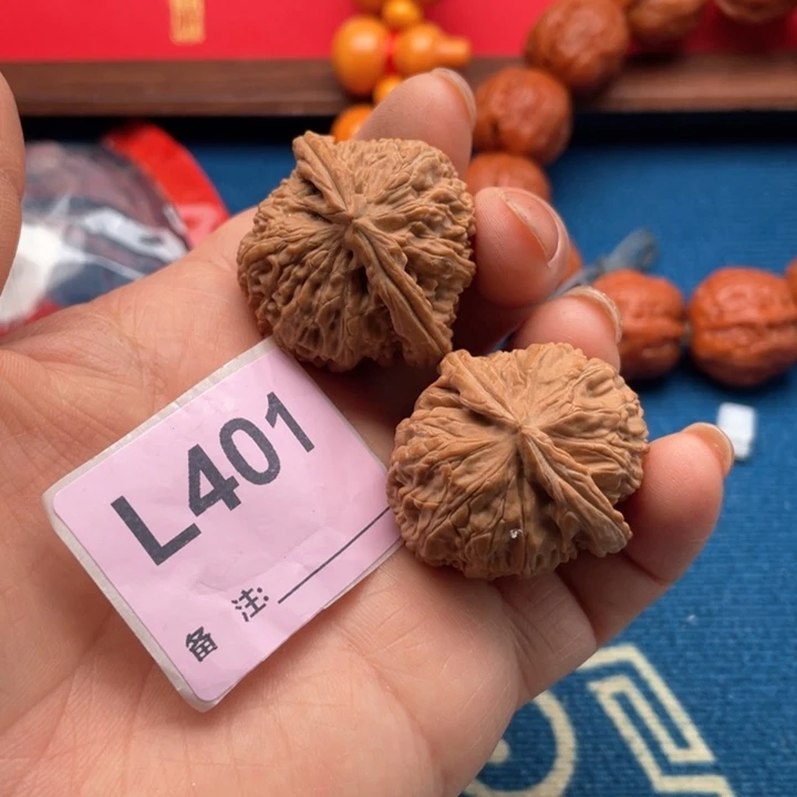 文玩核桃吊坠白狮