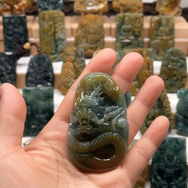 翡翠颈饰未镶嵌天然翡翠A货龙