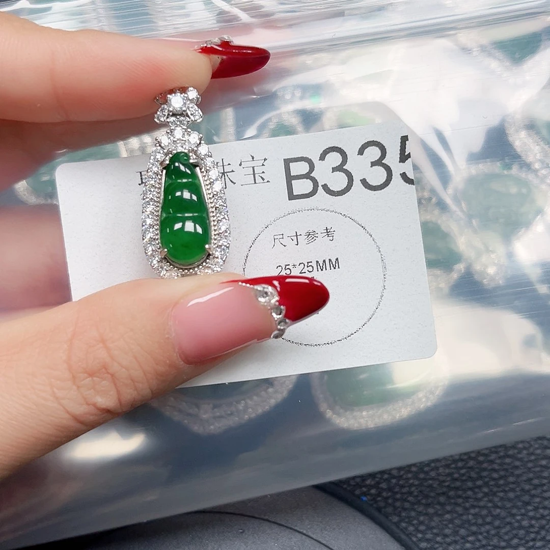 翡翠颈饰未镶嵌翡翠335