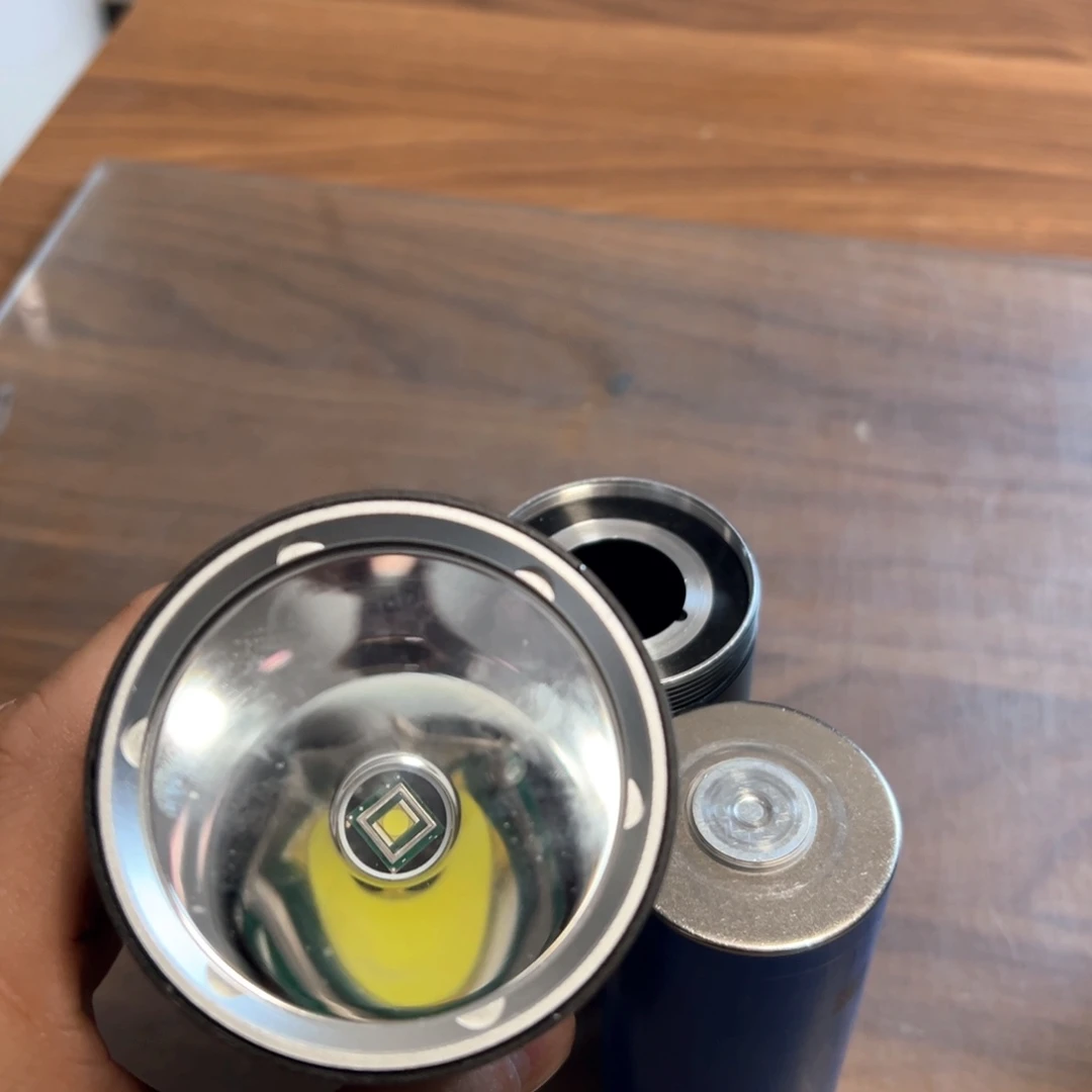 46950强光照射手电筒