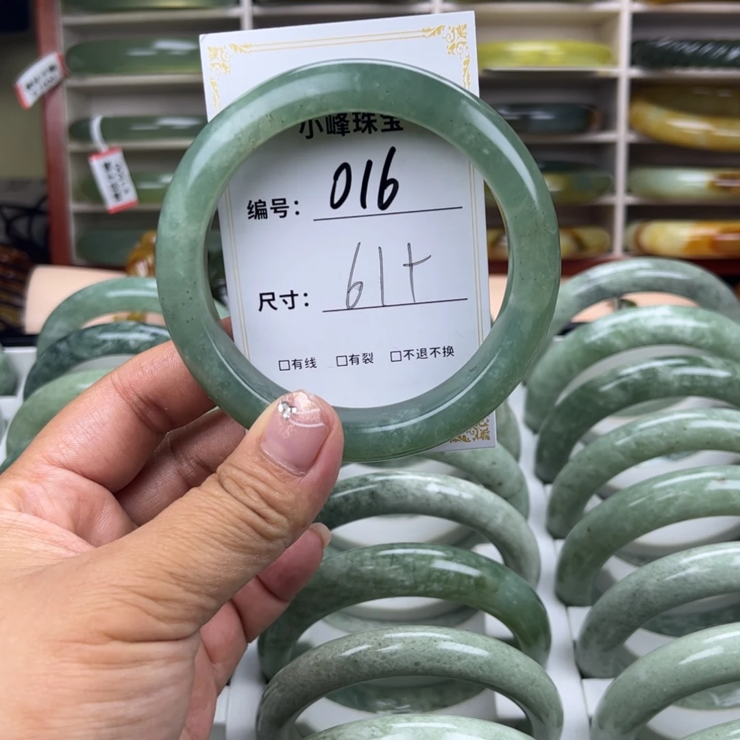 蛇纹石玉手镯未镶嵌我****?