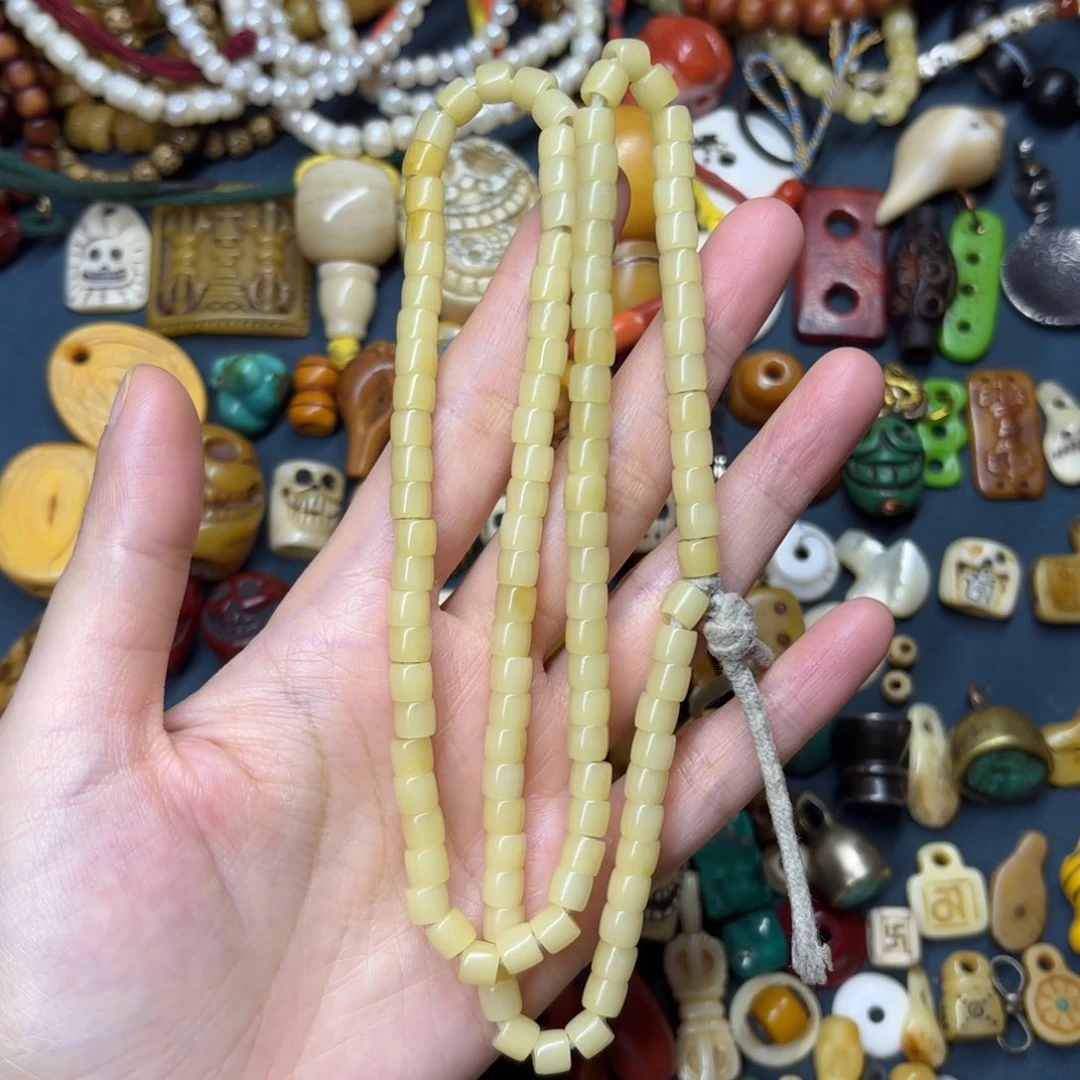 配饰在墙外和屋顶下有