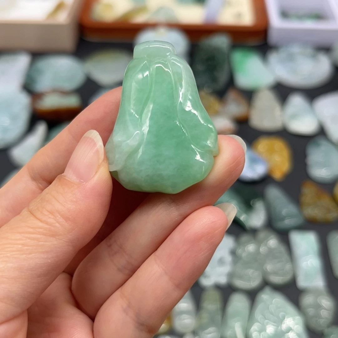 翡翠未镶嵌颈饰白菜