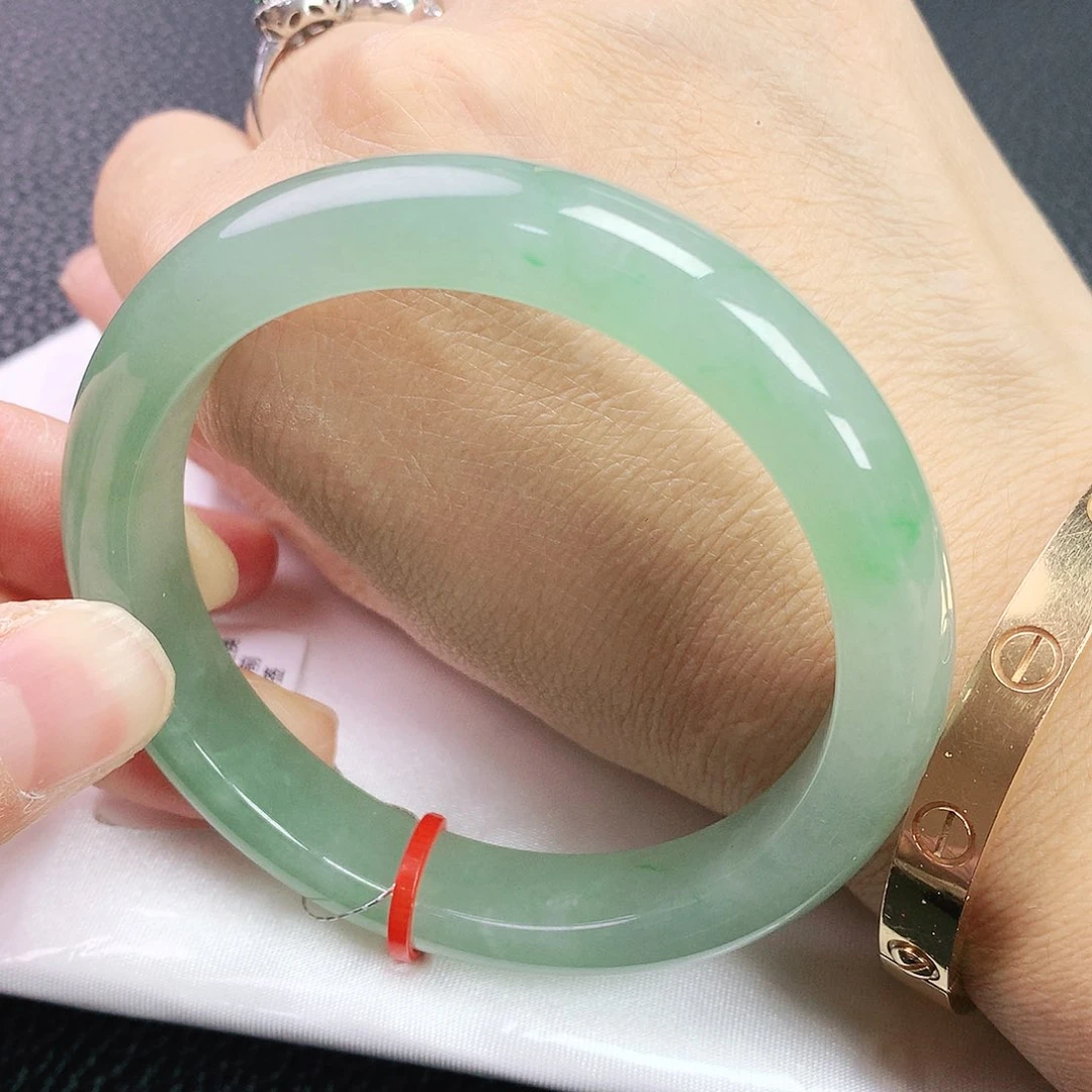 翡翠手镯未镶嵌54圈