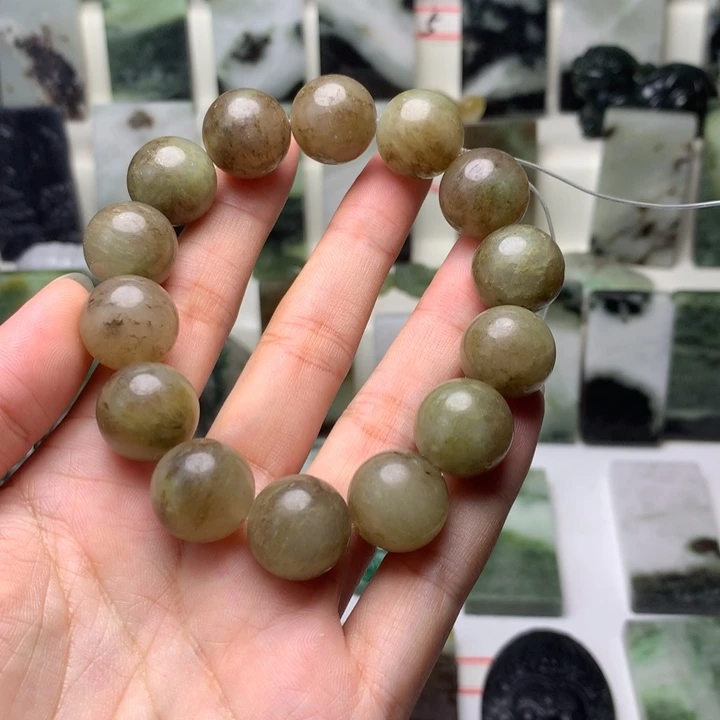 独山玉未镶嵌颈饰