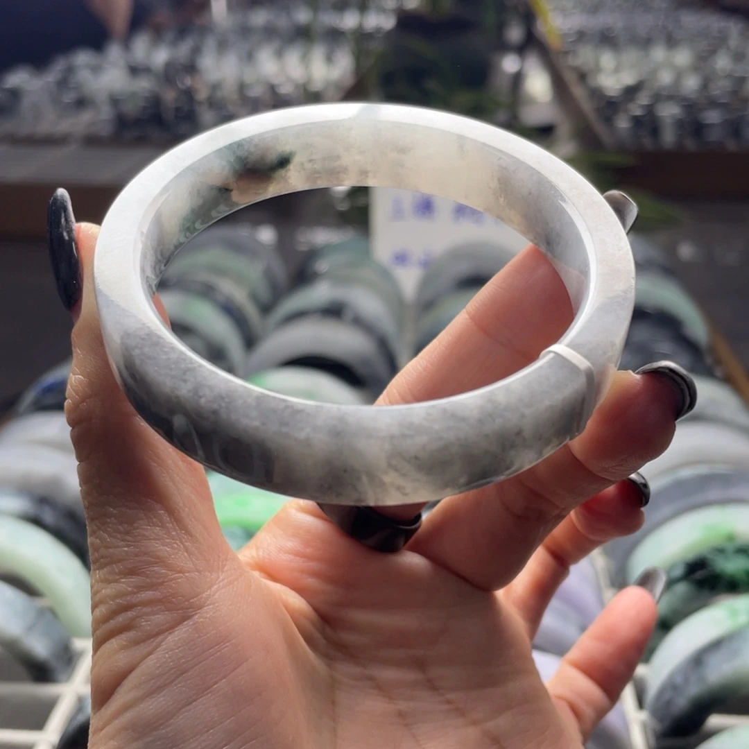 定制翡翠未镶嵌翡翠手镯