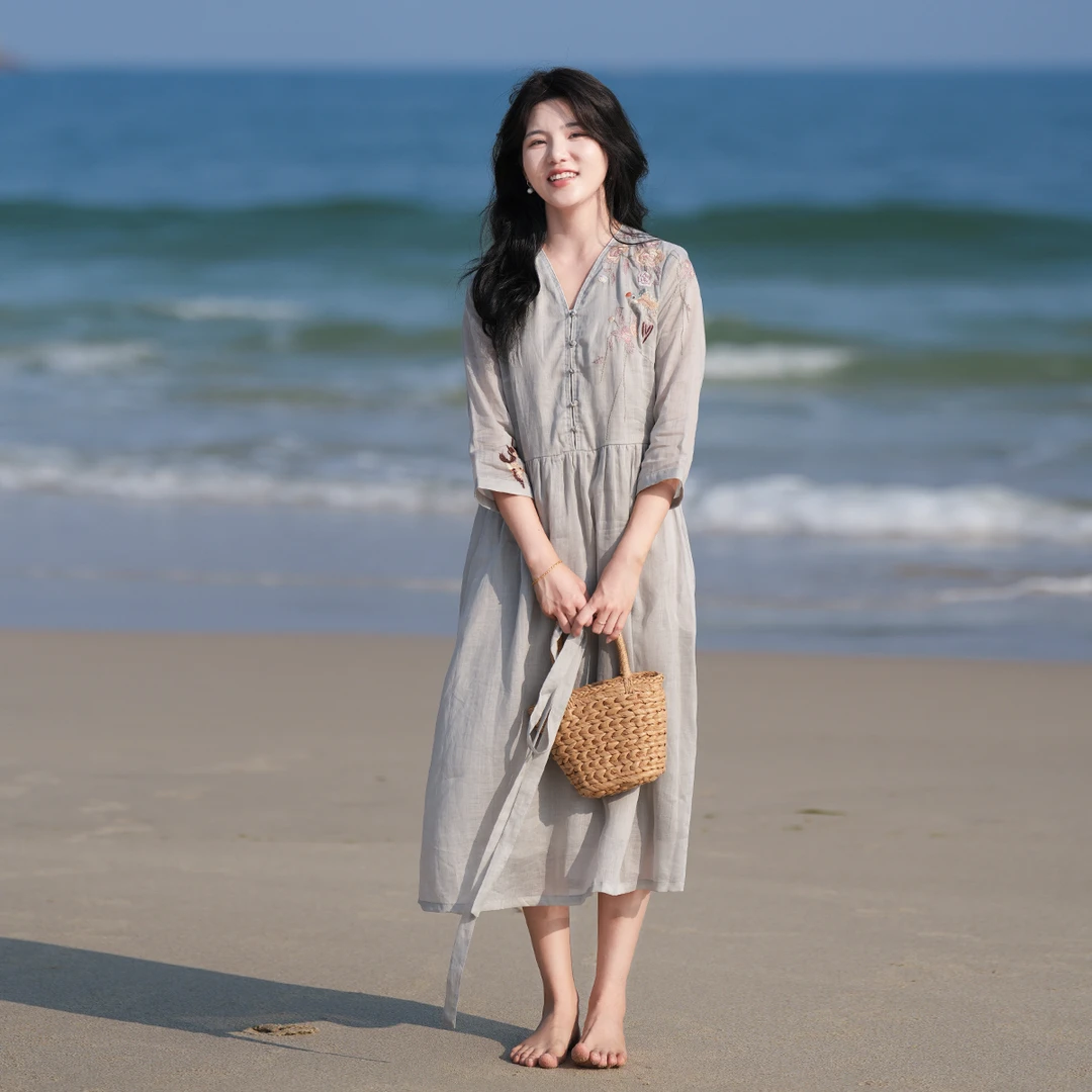十五家25春季新款苎麻连衣裙女海边度假沙滩裙国风刺绣长裙禅意女