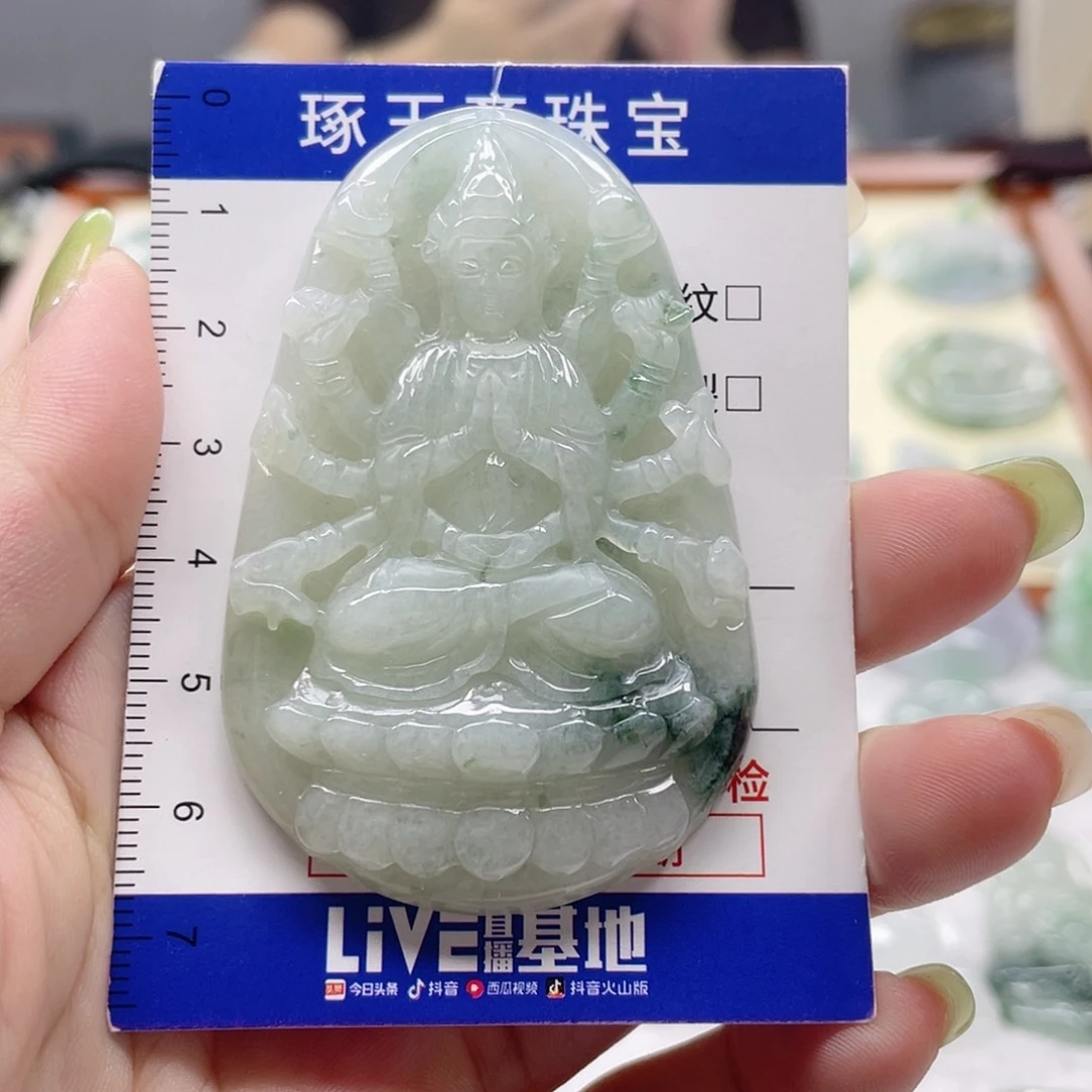 颈饰未镶嵌翡翠千手观音