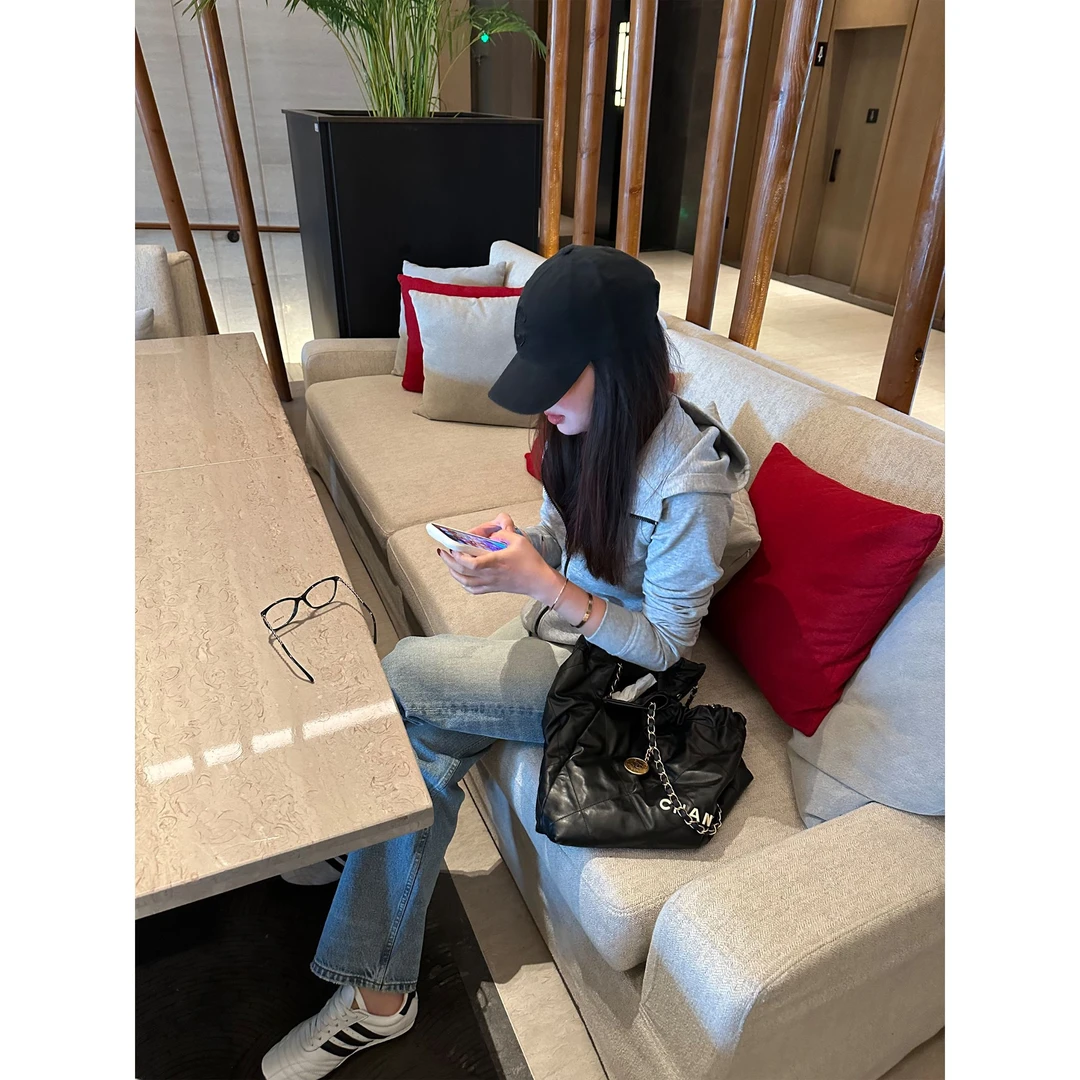 DAR STUDIO 深圳货【里约书店】2025春季新款修身连帽卫衣外套88376