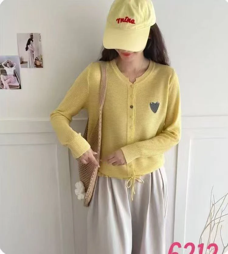 刺绣爱心开衫针织