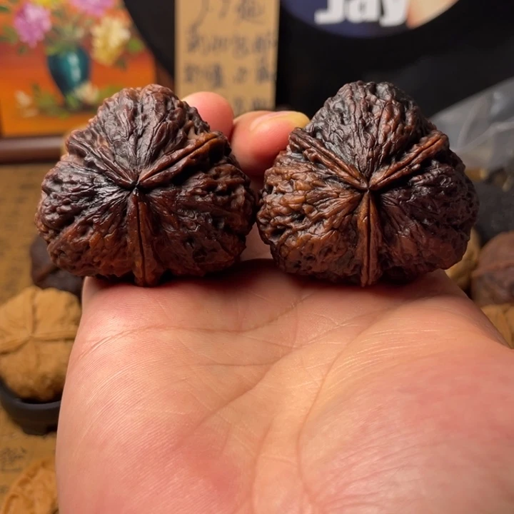 隆****回云南铁核桃默认微瑕虎印53