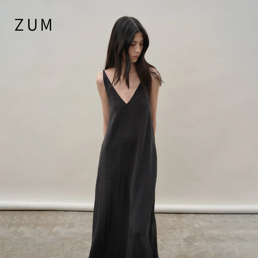 ZUM宽松v领夏日裙子女2025开春新款温柔风穿搭甜美少女感背心裙