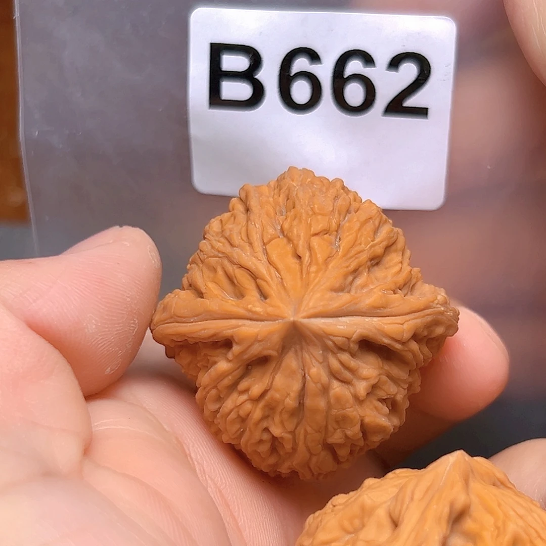 吊坠文玩核桃42丑疆。有瑕疵