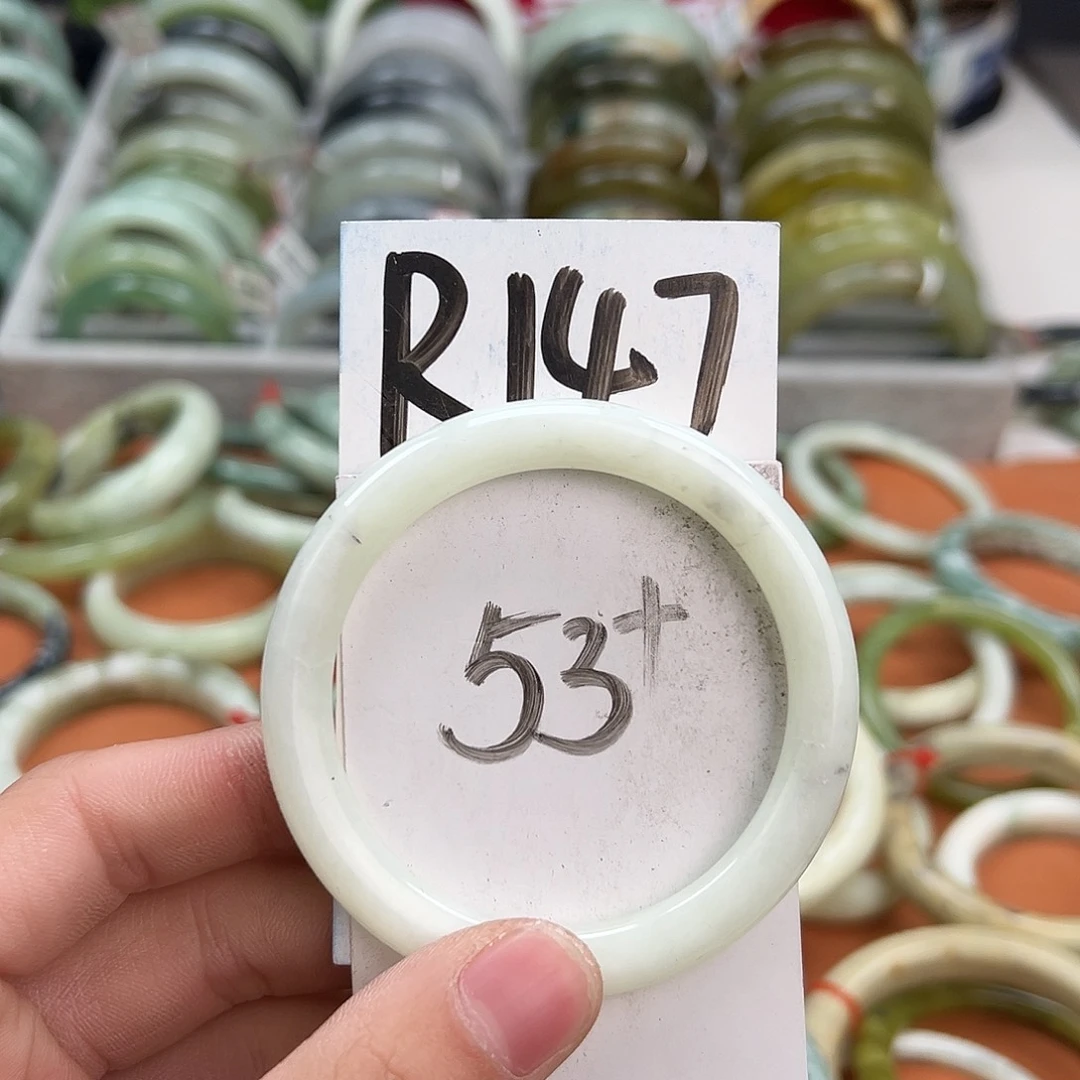 岫玉手镯未镶嵌天然岫玉微瑕，可以正常佩戴