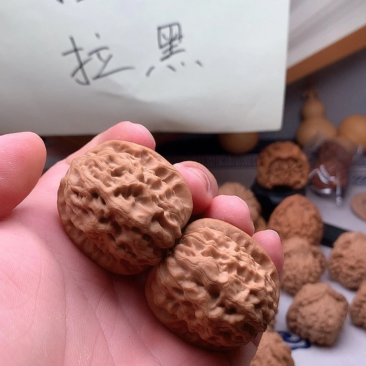 羽***具桃核吊坠山地果霸王