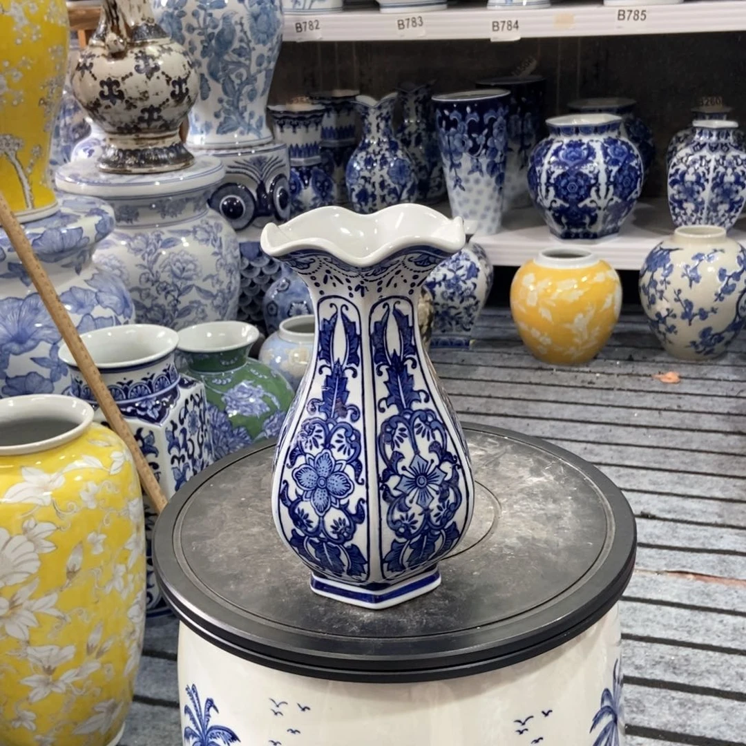 摆件花瓶手绘釉下彩