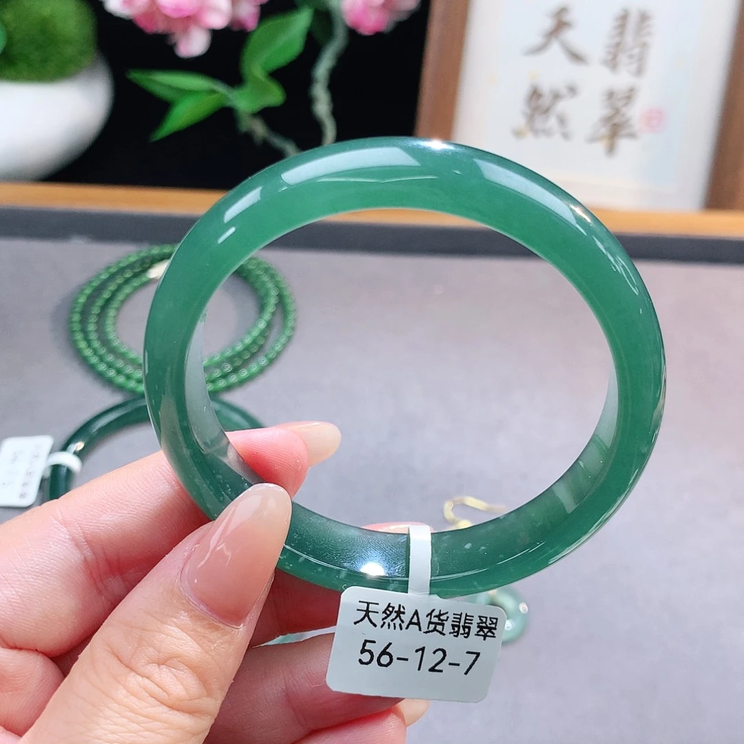 未镶嵌手镯（圆镯）翡翠
