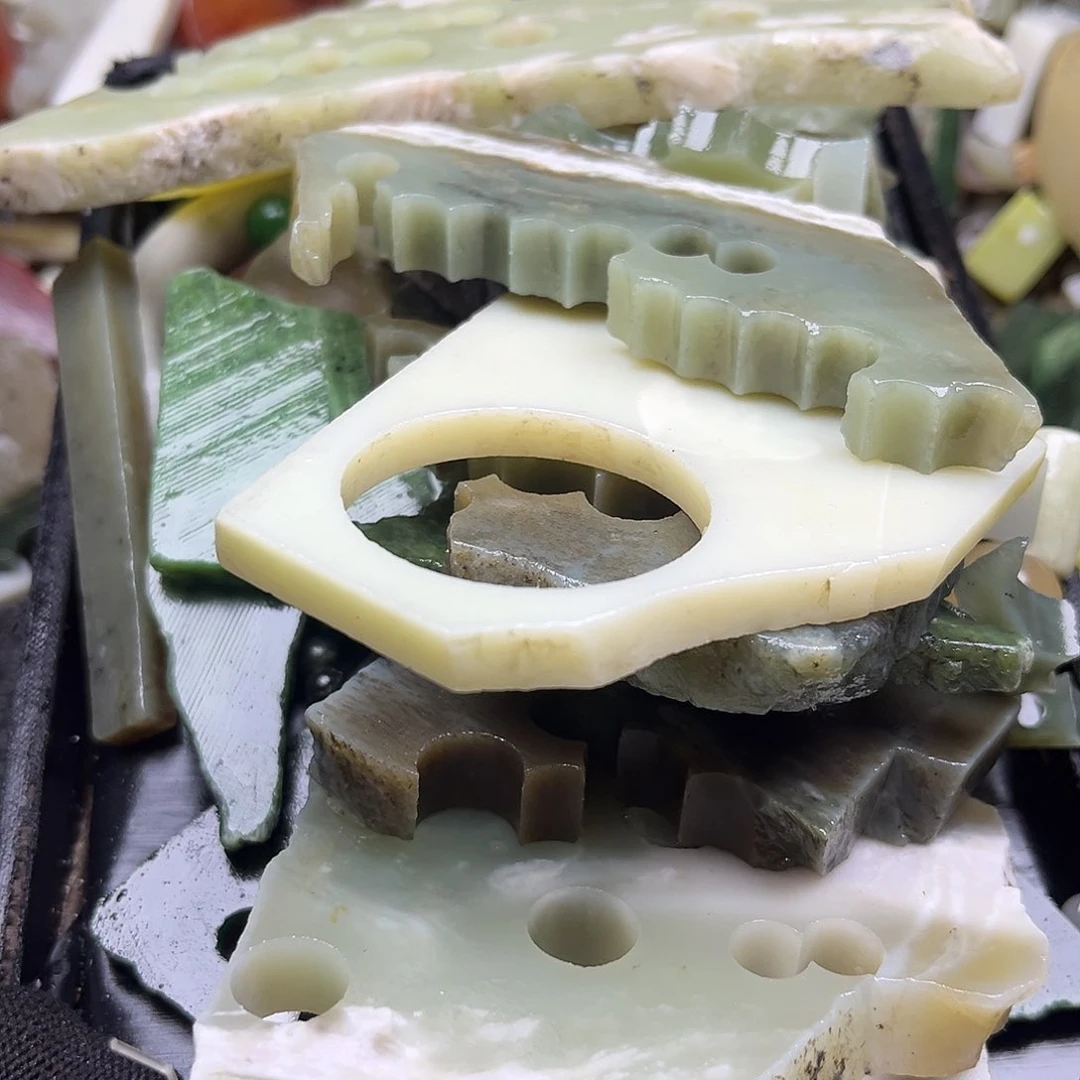 和田玉未镶嵌颈饰程*丹