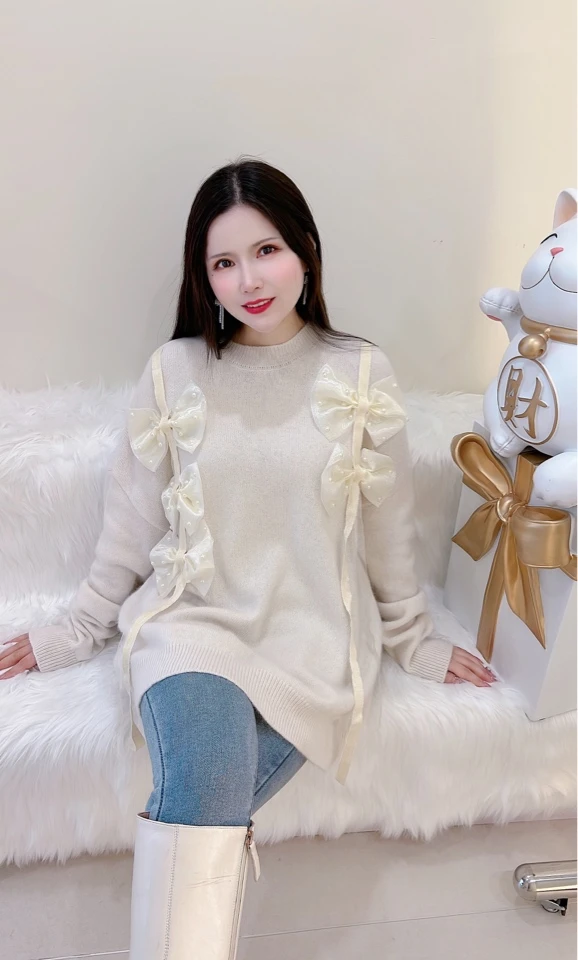 原创设计款蝴蝶结圆领全毛百搭重工毛衣