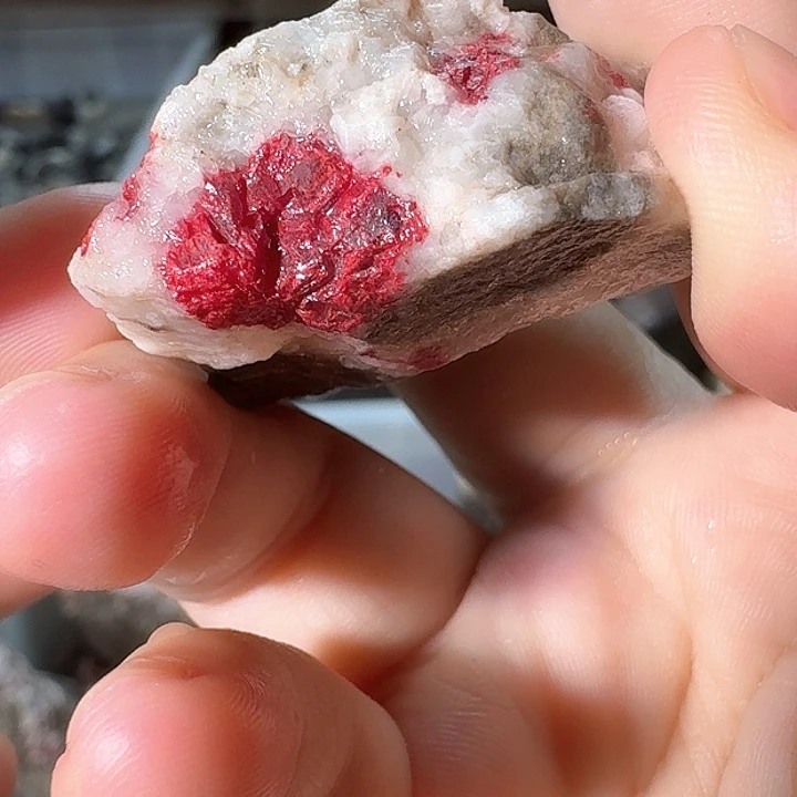 天然辰砂37克天然朱砂原石