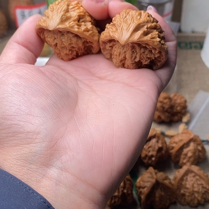 曹***月吊坠文玩核桃蛇头