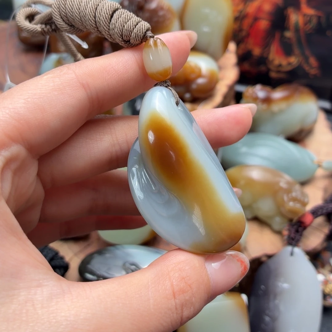 和田玉未镶嵌颈饰