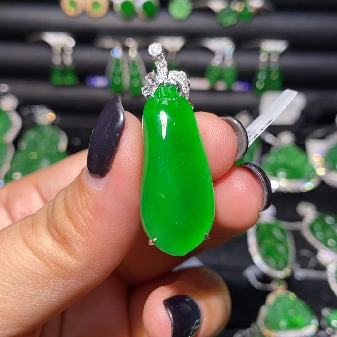 翡翠18K金镶嵌颈饰天然翡翠