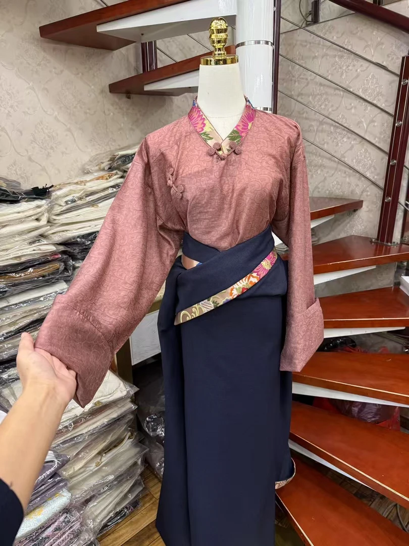 25新款【两色】女士藏袍套装一套