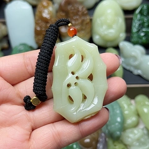 颈饰未镶嵌和田玉