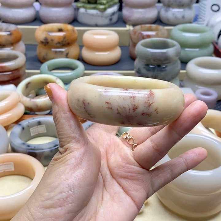 笑***风石英岩玉手镯未镶嵌