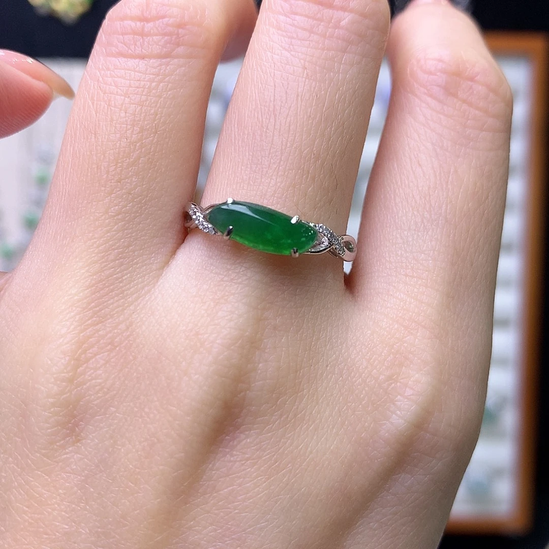 翡翠18K金镶嵌戒指