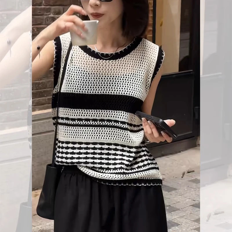 高级感镂空撞色条纹马甲背心女夏季时尚无袖外穿显瘦百搭针织上衣