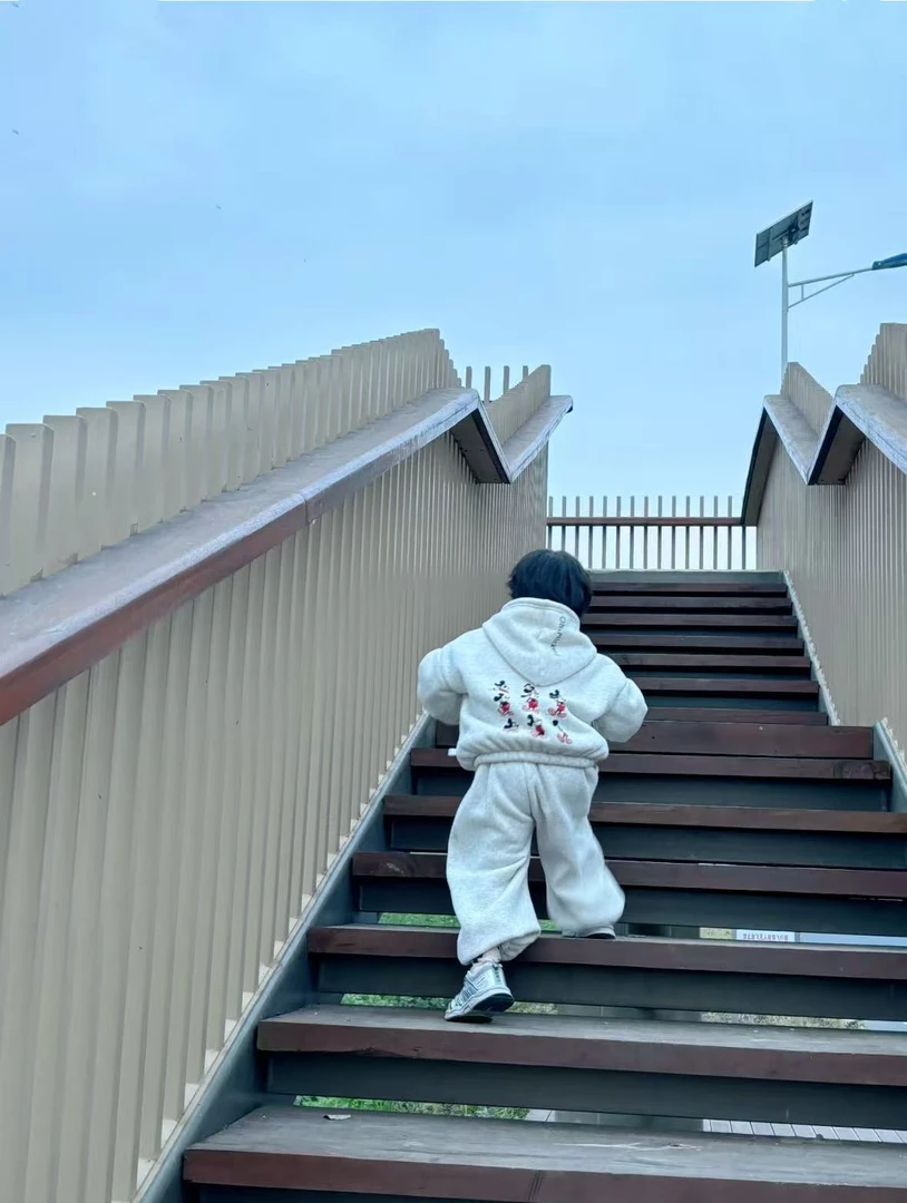 后背好多米奇加厚外套➕裤子