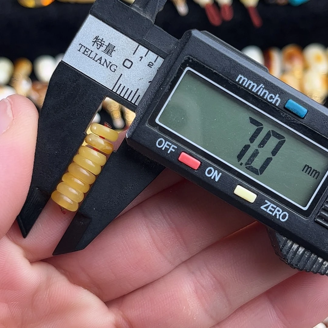 蜜蜡未镶嵌珠宝奇石