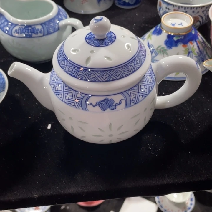 景德镇陶瓷艺术品天**空