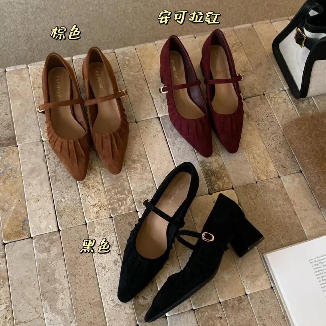 尖头软底棕色一字式扣带粗跟百搭方根高跟鞋温柔秋季