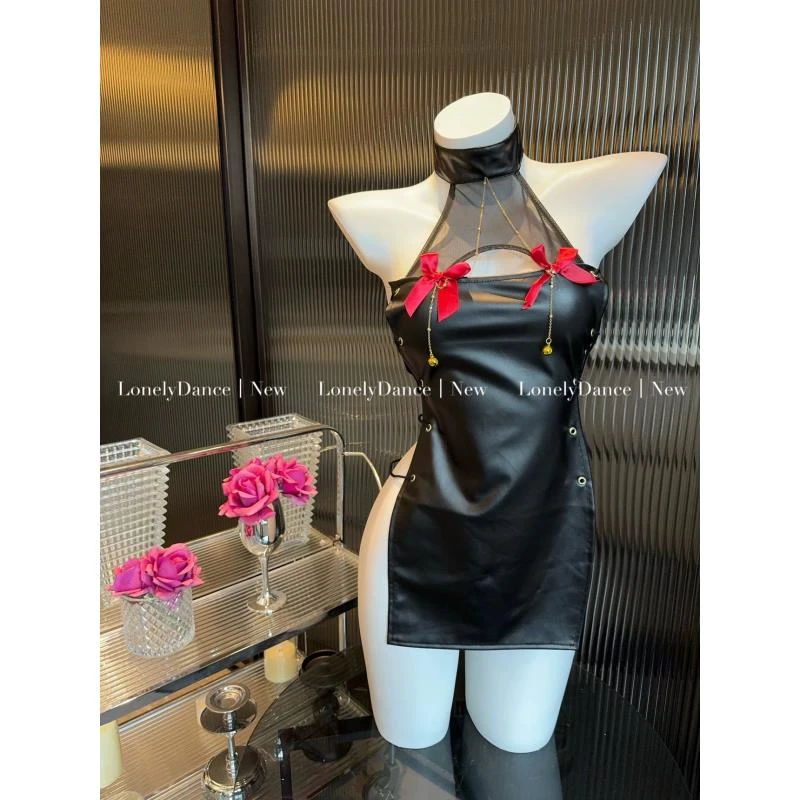 密恋【纯情小恶魔】80-130斤性感镂空蝴蝶绑带皮质高奢新款挂脖睡裙