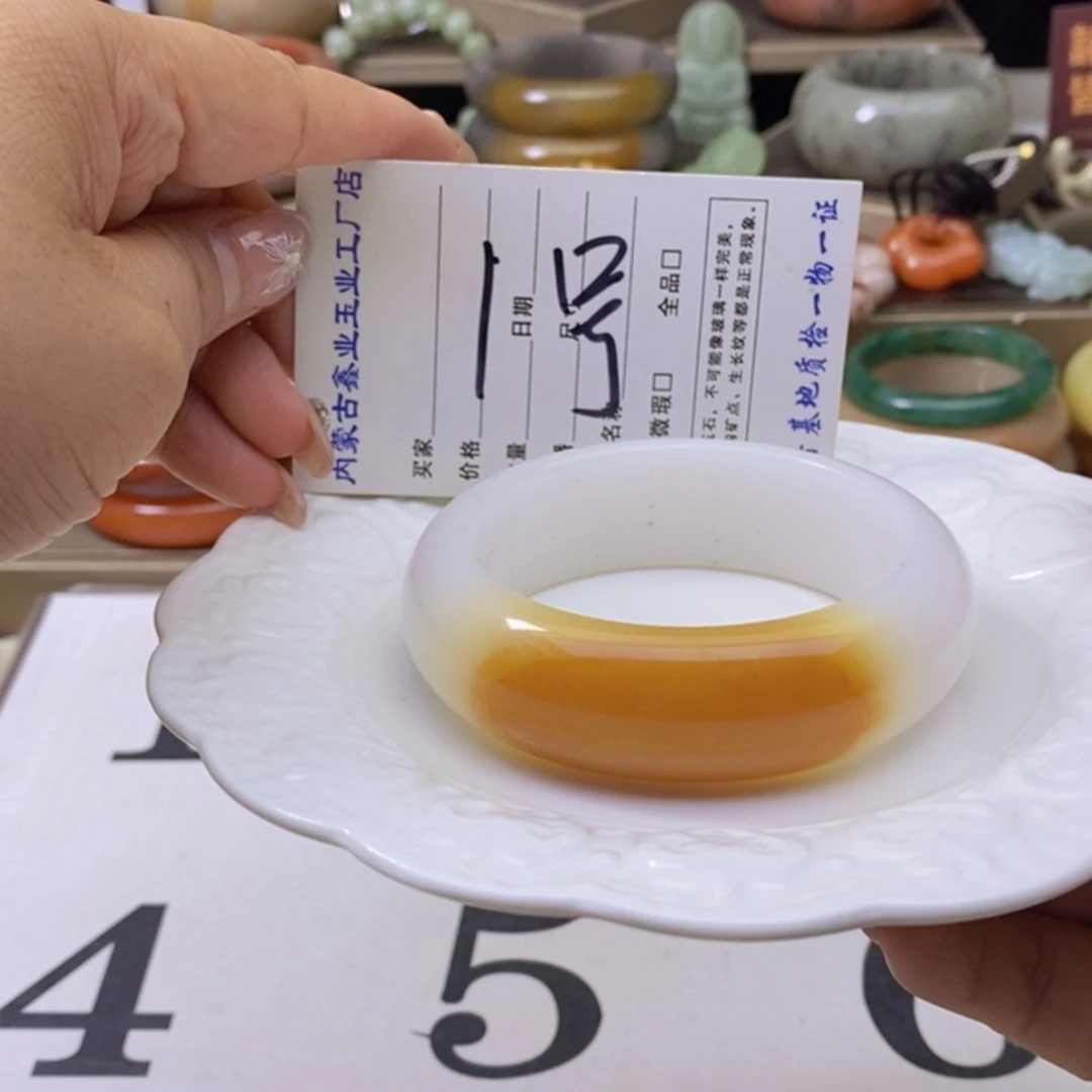 【闪购商品】未镶嵌手镯石英岩玉