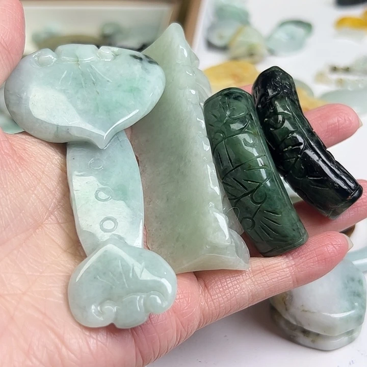 元***厂翡翠未镶嵌颈饰天然翡翠