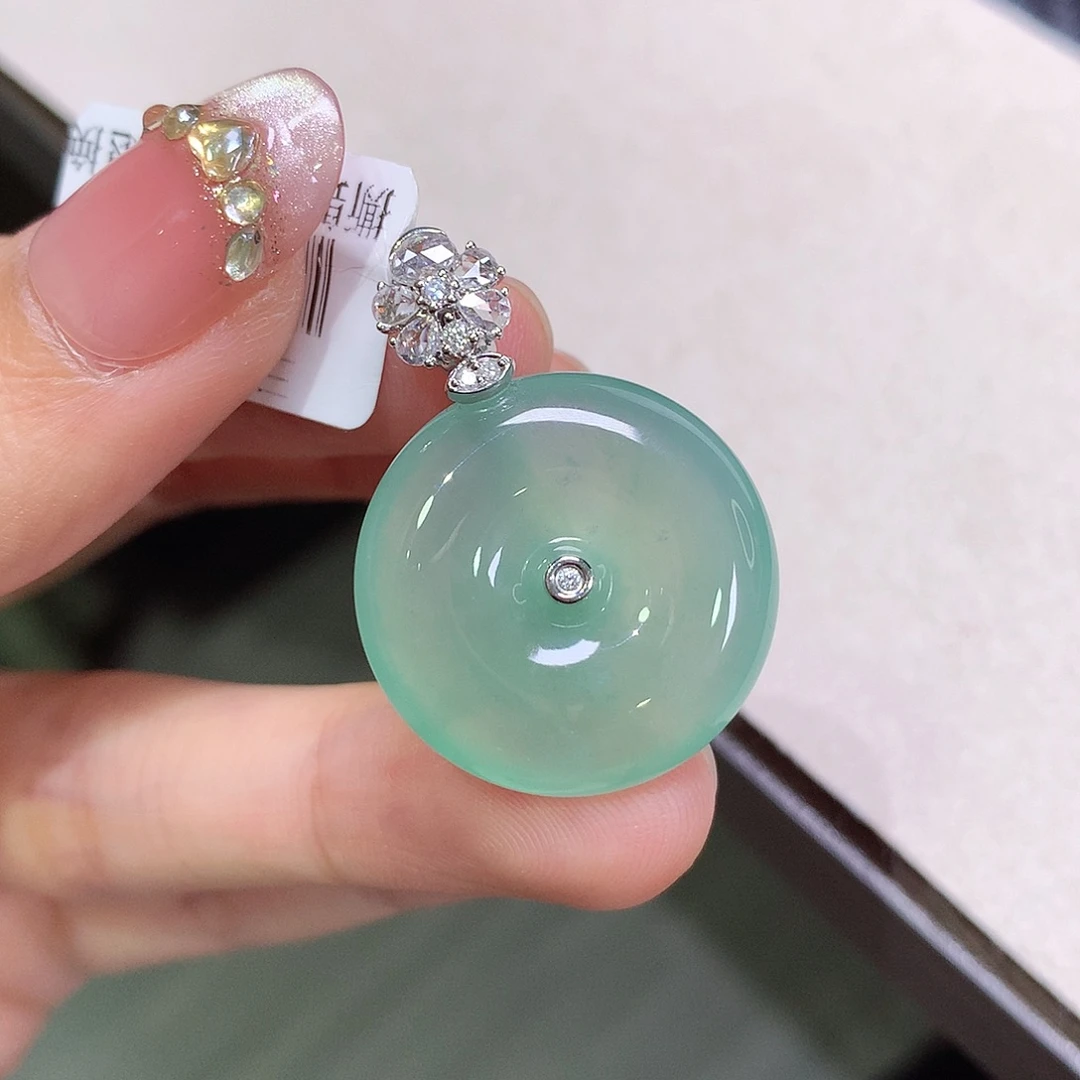 翡翠18K金镶嵌颈饰