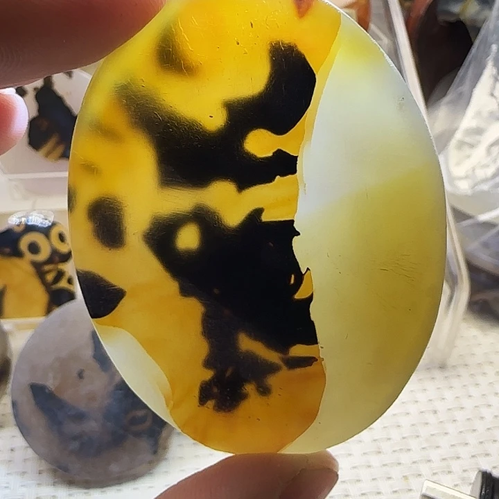 玛瑙/玉髓未镶嵌珠宝奇石