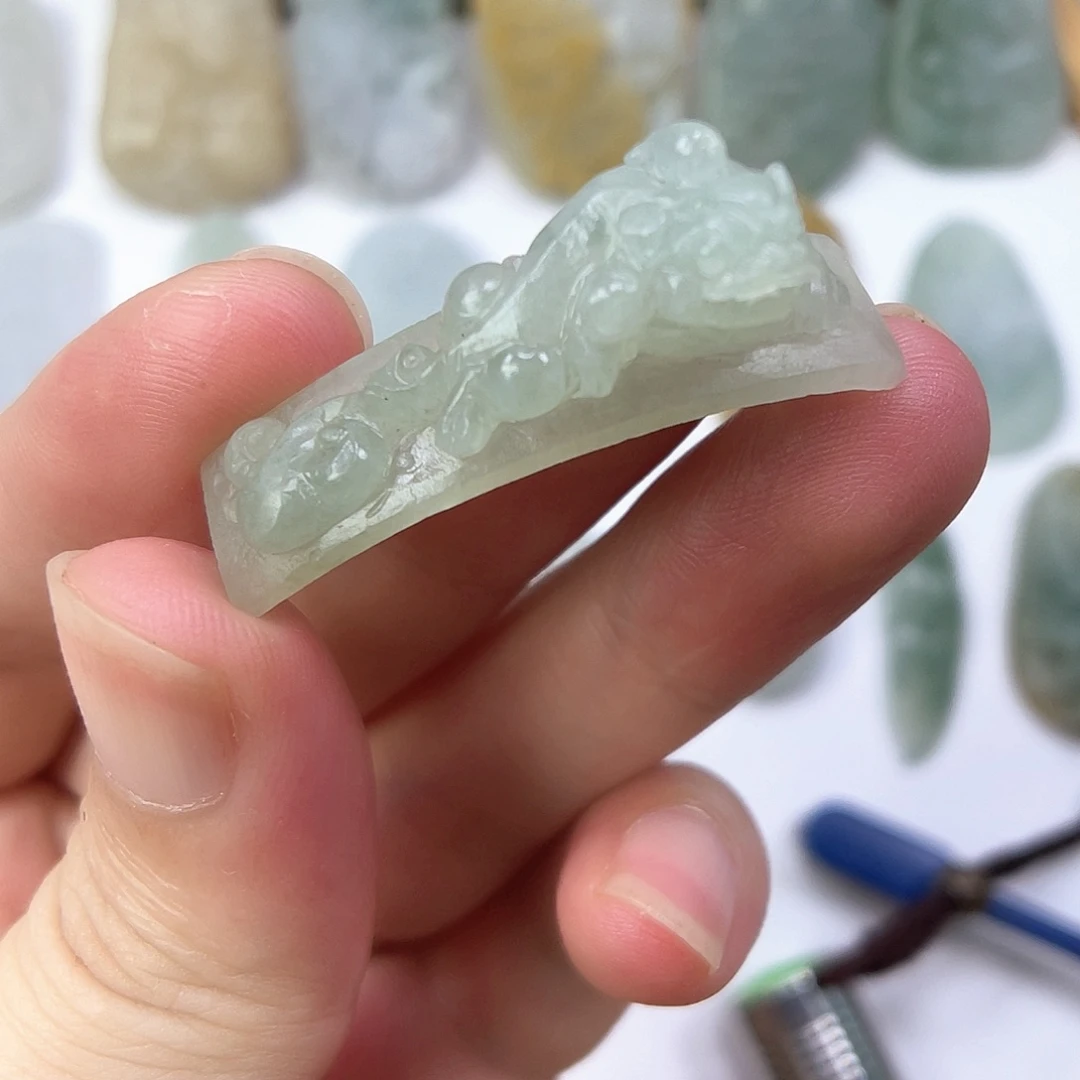 定制翡翠未镶嵌貔貅手牌