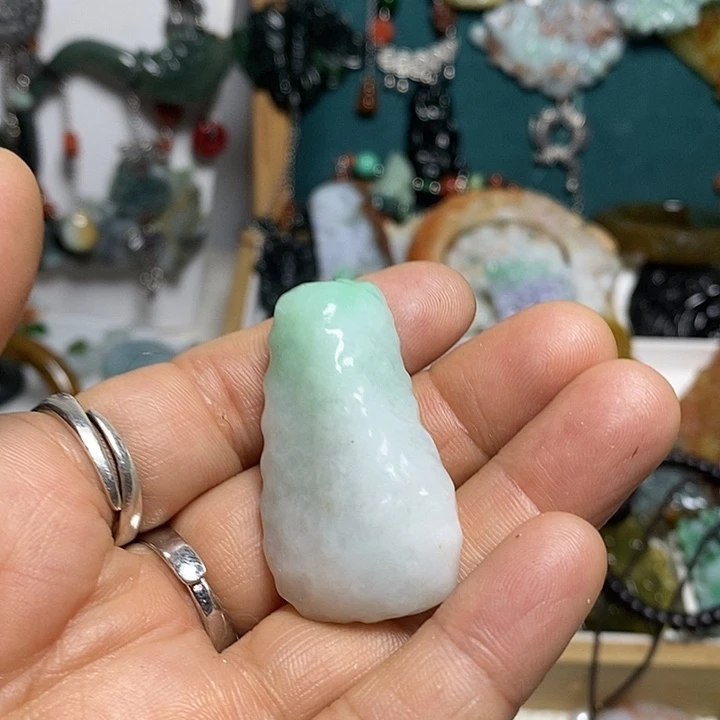 翡翠未镶嵌吊坠(赠链)