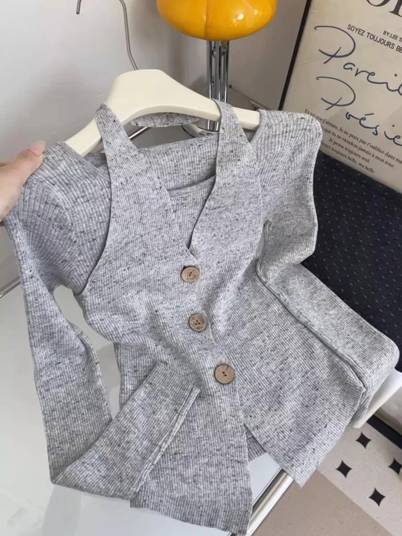 通勤气质灰色假两件挂脖针织衫女秋季慵懒简约设计感修身显瘦上衣