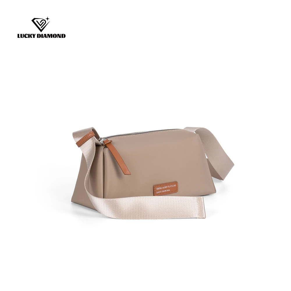 春夏新款单肩包时尚百搭运动包轻便通勤健身户外包包