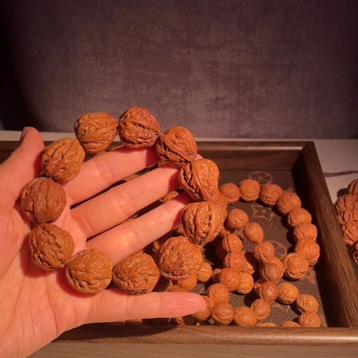 文玩核桃手串…………25