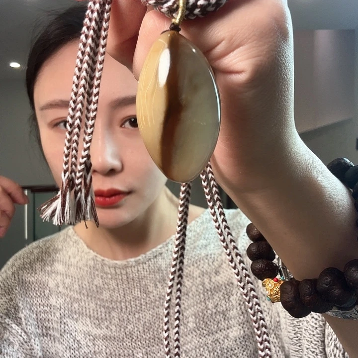 暖****未镶嵌蛇纹石玉颈饰