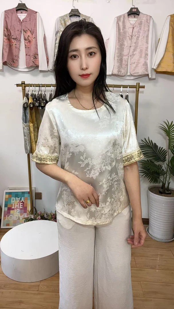 半袖圆领缎面衬衣